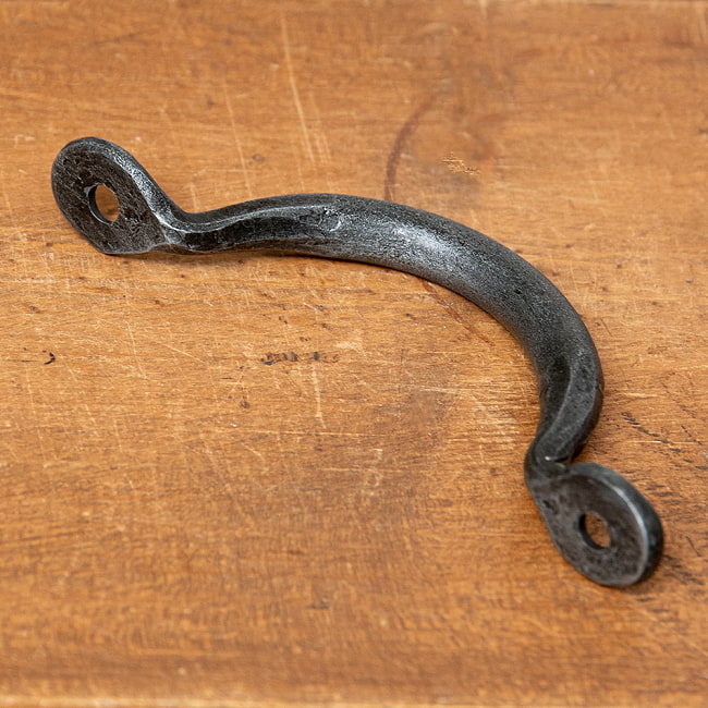 【10個セット】アイアン ドアハンドル ヴィンテージ調 ブリッジ型 幅9.5cm 6 - 角度を変えてみてみました。