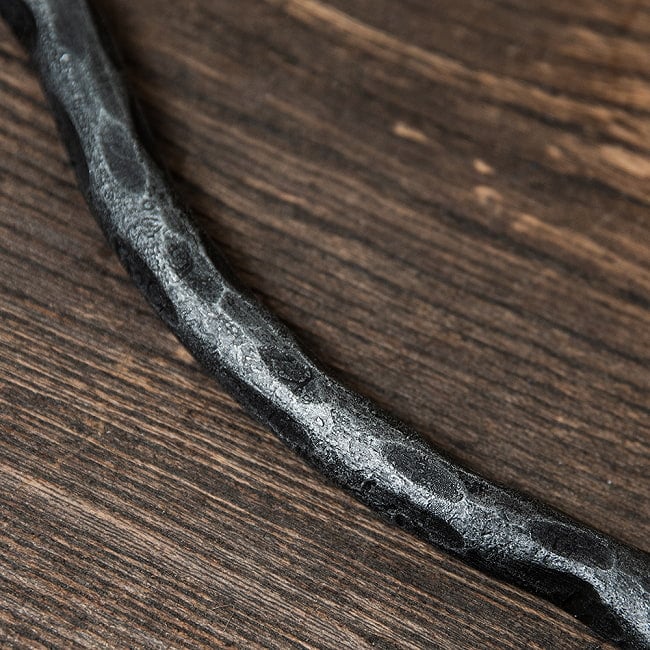 【4個セット】槌目仕上げ アイアンドアハンドル ヴィンテージ調 幅17cm 4 - 大胆なハンマーフィニッシュ。