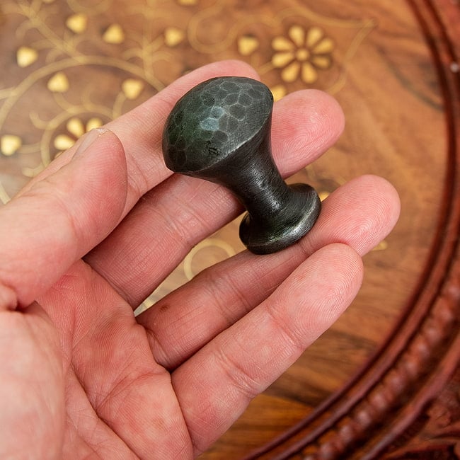 【20個セット】槌目仕上げ アイアンプルノブ ヴィンテージ調 直径3cm 7 - 手に取るとこれくらいのサイズ感です。
