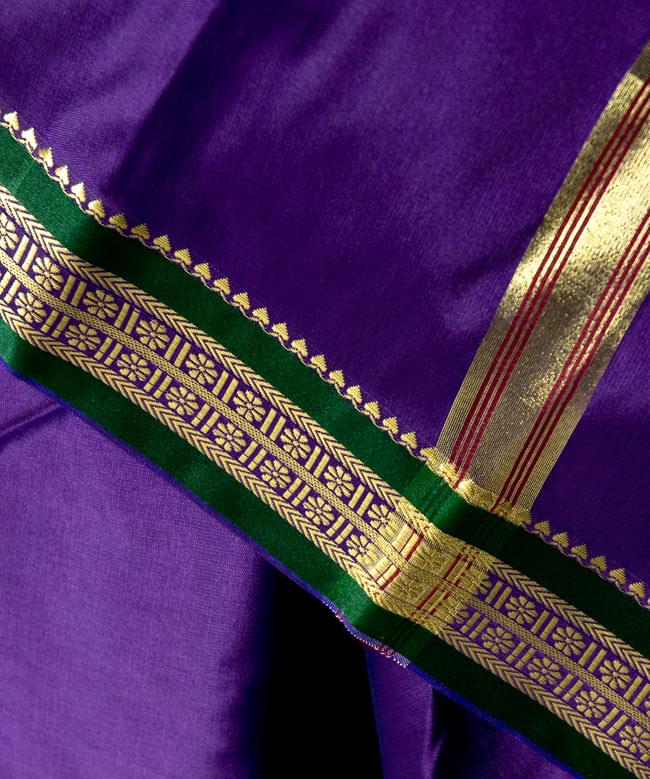 ドーティ・ドゥパッタセット - 紫の商品写真 6枚目 生地をアップにしてみました。ツルツルした素材が高級感があります。