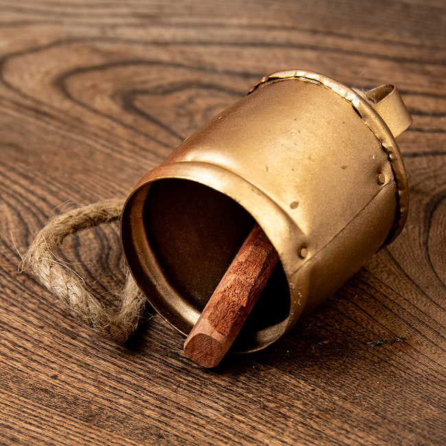 ドアチャイムなどへ！手作りのやさしい音色 インドの銅製カウベル-【6.5cm*10cm】 2 - 拡大写真です