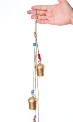 ドアチャイムなどへ！手作りのやさしい音色 インドの銅仕上げカウベル　ハンギング - ゴールド4連ベル〔約60cm〕 - サブ3