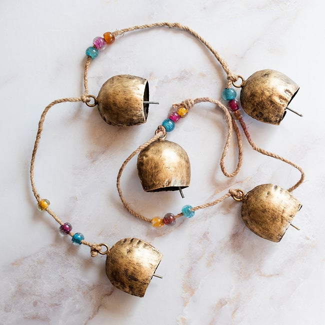 ドアチャイムなどへ！手作りのやさしい音色 インドの銅仕上げカウベル　ハンギング - ゴールド5連ベル〔約87-110cm〕 12 - No.3です