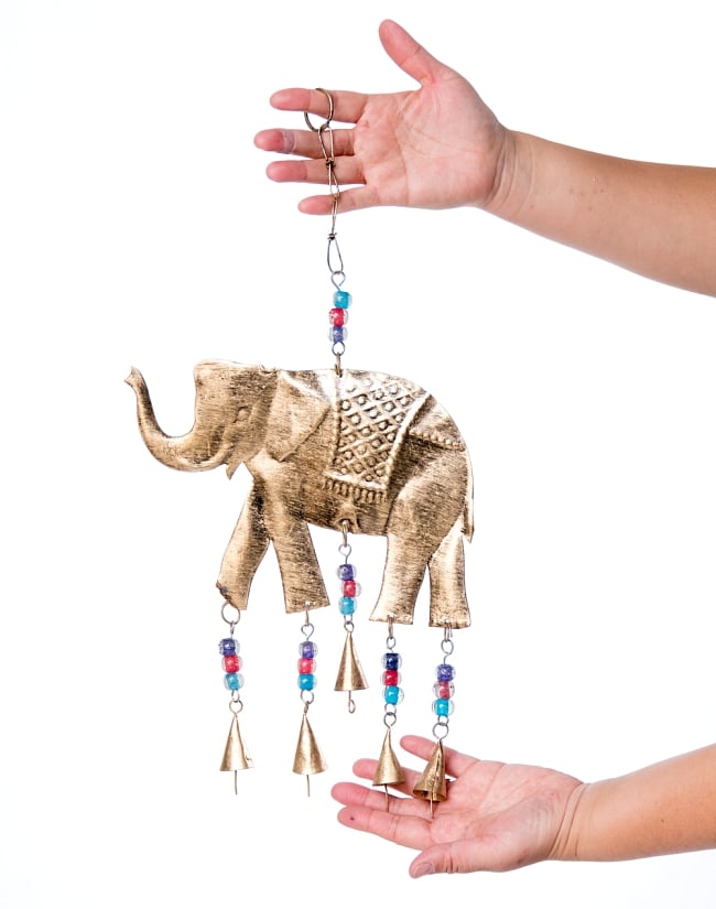  ドアチャイムなどへ！手作りのやさしい音色 インドの銅仕上げベル付きハンギング - ゴールド象さん〔約45cm〕 2 - 全体写真です