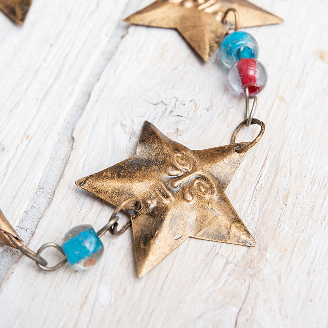  ドアチャイムなどへ！手作りのやさしい音色 インドの銅仕上げベル付きハンギング - 天体チャンドラ〔約100cm〕 5 - 拡大写真です