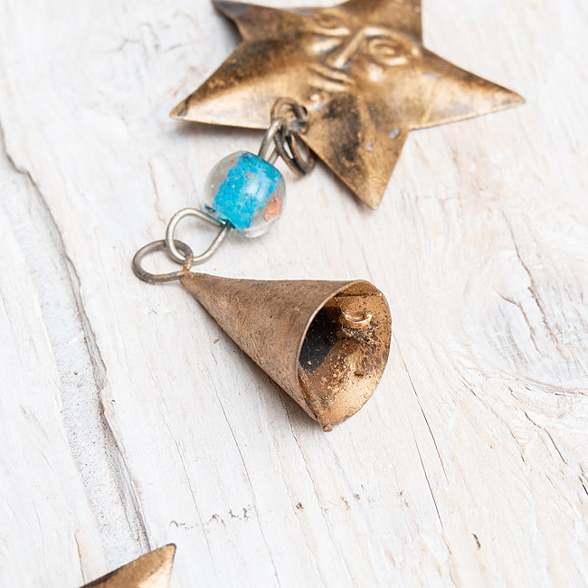  ドアチャイムなどへ！手作りのやさしい音色 インドの銅仕上げベル付きハンギング - 天体チャンドラ〔約100cm〕 6 - ベルがついています