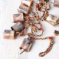 ドアチャイムなどへ！手作りのやさしい音色 インドの銅仕上げカウベル-【2cm*1.8cm*120cm】の商品写真