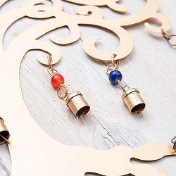  ドアチャイムなどへ！手作りのやさしい音色 インドの銅仕上げベル付きハンギング - カルパタル〔約65cm〕 - サブ3