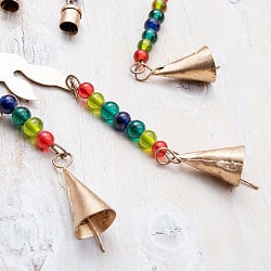  ドアチャイムなどへ！手作りのやさしい音色 インドの銅仕上げベル付きハンギング - カルパタル〔約65cm〕 - サブ5