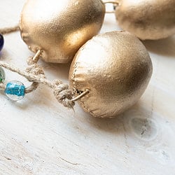 ドアチャイムなどへ！手作りのやさしい音色 インドの銅仕上げカウベル　ハンギング - ゴールドトリプルベル〔約30cm〕 - サブ4