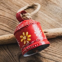 ジュート紐とハンドペイントの 手作りベル インドの素朴な味わい 縦：約9cm 横：約6.5cm  鐘形 赤(ID-FRN-126)