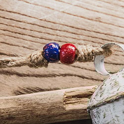 ジュート紐とハンドペイントの 手作りベル インドの素朴な味わい 縦：約8.5cm 横：約6cm  鐘形 白 - サブ4