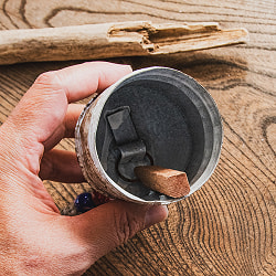 ジュート紐とハンドペイントの 手作りベル インドの素朴な味わい 縦：約8.5cm 横：約6cm  鐘形 白 - サブ5