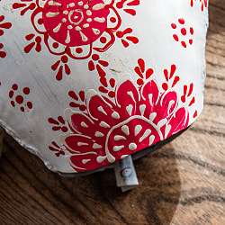 ジュート紐とハンドペイントの 手作りベル インドの素朴な味わい 縦：約12cm 横：約11cm  ふくら形 白＆ピンク - サブ3