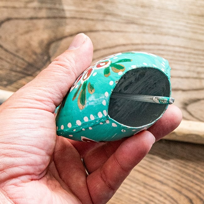 ジュート紐とハンドペイントの 手作りベル インドの素朴な味わい 縦：約9cm 横：約9cm    ふくら形 ピーコック 6 - これくらいのサイズ感になります。