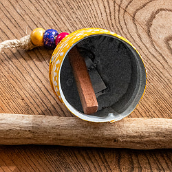 ジュート紐とハンドペイントの 手作りベル インドの素朴な味わい 縦：約8cm 横：約6.5cm  鐘形 黄 - サブ5