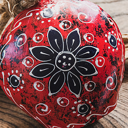 ジュート紐とハンドペイントの 手作りベル インドの素朴な味わい 縦：約11cm 横：約9.5cm ふくら形 赤 - サブ2