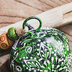 ジュート紐とハンドペイントの 手作りベル インドの素朴な味わい 縦：約10cm 横：約7cm   ふくら形 緑 - サブ3