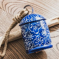 ジュート紐とハンドペイントの 手作りベル インドの素朴な味わい 縦：約12cm 横：約7cm   鐘形 ブルーの商品写真