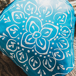 ジュート紐とハンドペイントの 手作りベル インドの素朴な味わい 縦：約12cm 横：約10cm  ふくら形 水色 - サブ2