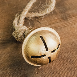 ジュート紐の まんまるカウベル インドの素朴な味わい 直径5.5cm程度 - サブ3