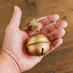 ジュート紐の まんまるカウベル インドの素朴な味わい 直径5.5cm程度 - サブ5