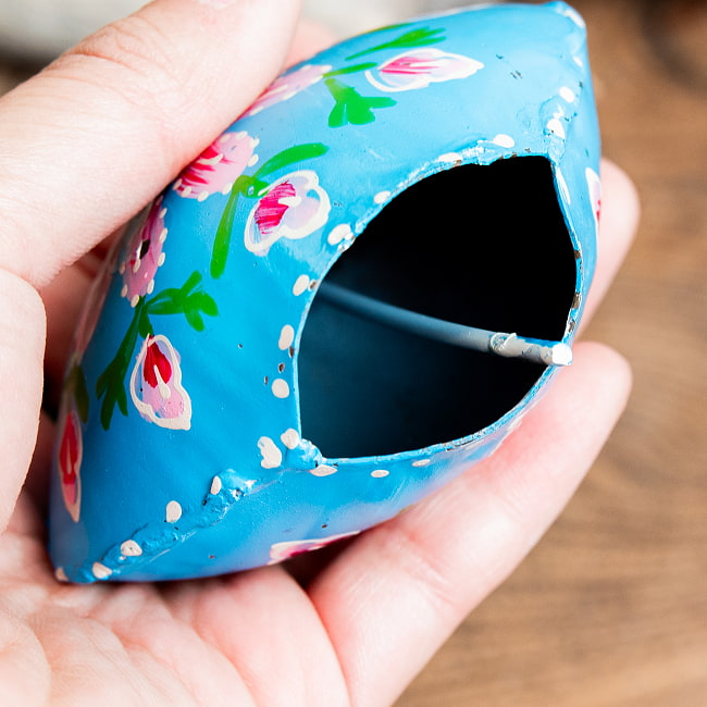 ジュート紐とハンドペイントの 手作りベル インドの素朴な味わい 縦：約9cm 横：約８cm    ふくら形 水色 6 - ベル内部の写真です。