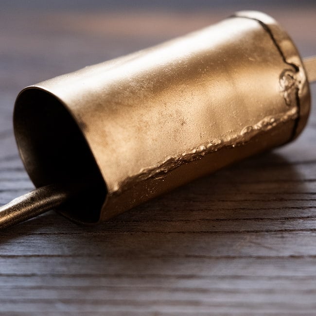 【3個セット】手作りのやさしい音色 インドの銅仕上げベル-【3.5cm*9cm】 2 - アップにして撮ってみました。