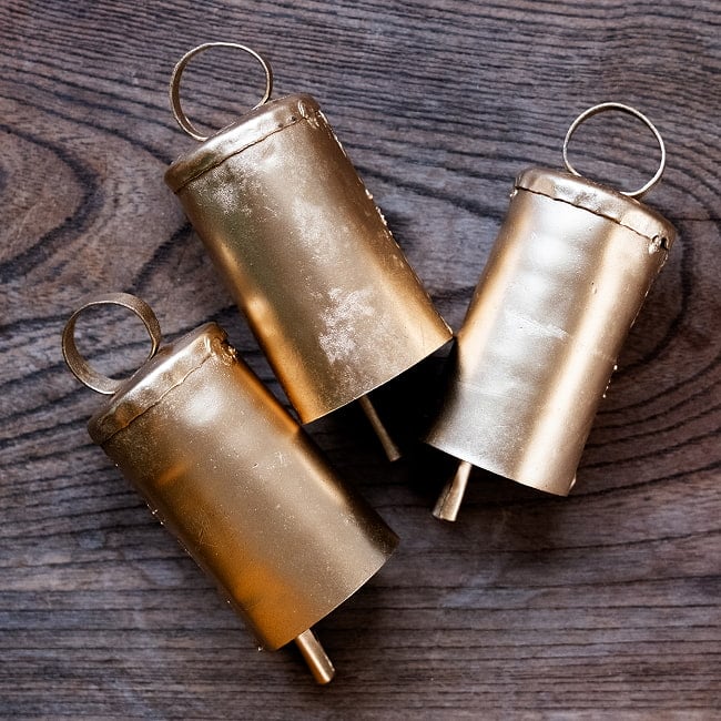 【3個セット】手作りのやさしい音色 インドの銅仕上げベル-【3.5cm*9cm】の写真ドアベル,熊よけ鈴,ドア鈴,呼び鈴,ハンギング,ベル,カントリー,カウベル,デコレーション,オーナメント