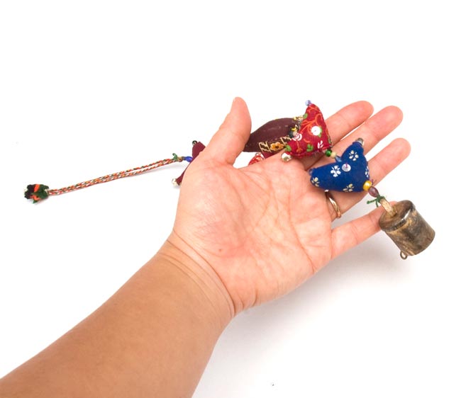 インドの鳥さんベル -小-40cm 4 - 手に取るとこのくらいの大きさです。