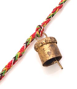 小さいサイズがかわいい！手作りのやさしい音色 インドの銅仕上げカウベル-【1.5cm*1cm*95cm】 - サブ2