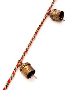 小さいサイズがかわいい！手作りのやさしい音色 インドの銅仕上げカウベル-【1.5cm*1cm*95cm】 - サブ3