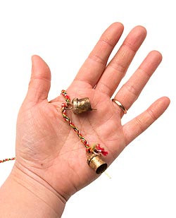 小さいサイズがかわいい！手作りのやさしい音色 インドの銅仕上げカウベル-【1.5cm*1cm*95cm】 - サブ5