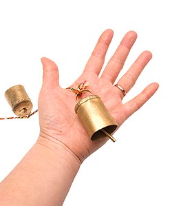 ドアチャイムなどへ！手作りのやさしい音色 インドの銅仕上げカウベル-【5cm*3.5cm*130cm】 - サブ5
