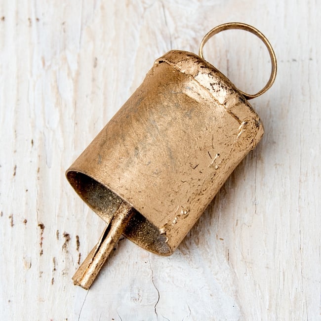 【送料無料・6個セット】【5個セット】手作りのやさしい音色 インドの銅製ベル-【2.5cm*2cm】 3 - アップにして撮ってみました。