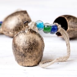 【送料無料・6個セット】ドアチャイムなどへ！手作りのやさしい音色 インドの銅製カウベル　ハンギング - ゴールドシングルベル〔約19cm〕 - サブ2