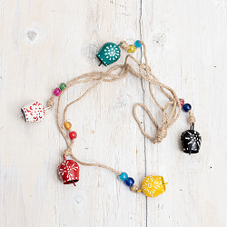 【送料無料・4個セット】ドアチャイムなどへ！手作りのやさしい音色 インドの銅製カウベル　ハンギング - カラフル5連ベル〔約70cm〕 - サブ2