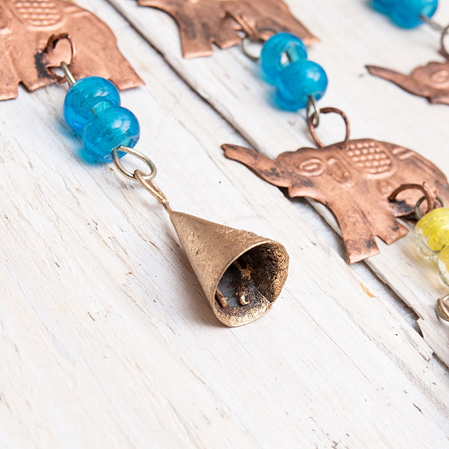 【送料無料・3個セット】 ドアチャイムなどへ！手作りのやさしい音色 インドの銅製ベル付きハンギング - カスケードエレファント〔約82cm〕 6 - ベルもついています