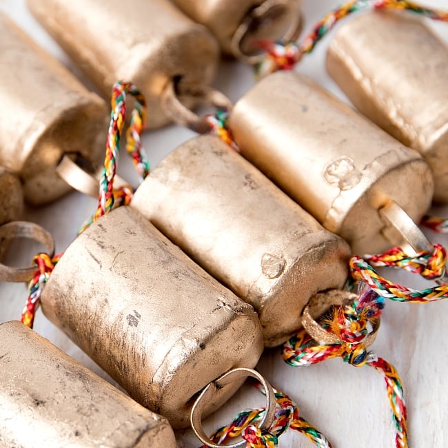 【送料無料・4個セット】ドアチャイムなどへ！手作りのやさしい音色 インドの銅製カウベル-【4cm*3cm*120cm】 4 - ハンドメイドの趣があります