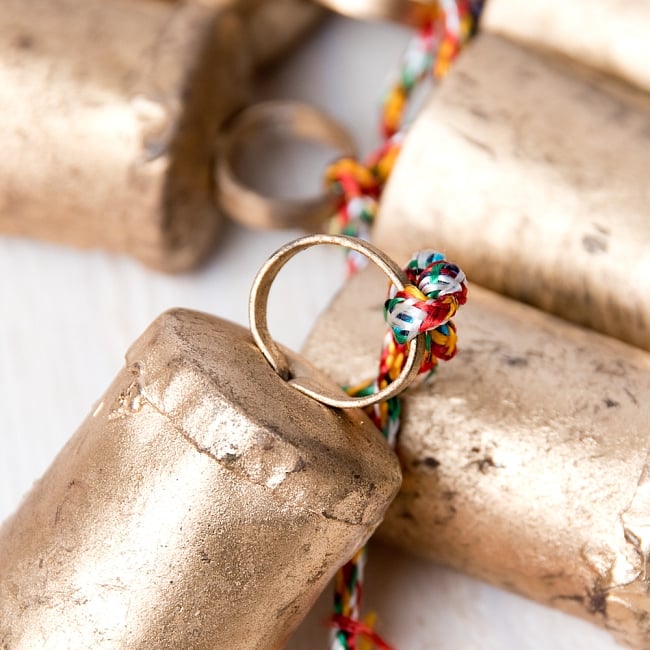 【送料無料・4個セット】ドアチャイムなどへ！手作りのやさしい音色 インドの銅製カウベル-【4cm*3cm*120cm】 6 - 付け根部分です