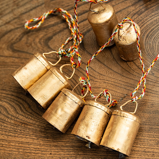 【送料無料・4個セット】ドアチャイムなどへ！手作りのやさしい音色 インドの銅製カウベル-【4cm*3cm*120cm】 9 - 上部金具が細いタイプのものも混在しております。