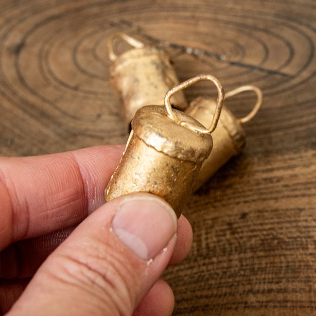 【送料無料・7個セット】【3個セット】手作りのやさしい音色 インドの銅製ベル-【2.5cm*1.8cm】 5 - 内部の写真です