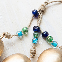 【送料無料・3個セット】ドアチャイムなどへ！手作りのやさしい音色 インドの銅製カウベル　ハンギング - ゴールドトリプルベル〔約30cm〕 - サブ3