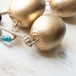 【送料無料・3個セット】ドアチャイムなどへ！手作りのやさしい音色 インドの銅製カウベル　ハンギング - ゴールドトリプルベル〔約30cm〕 - サブ5