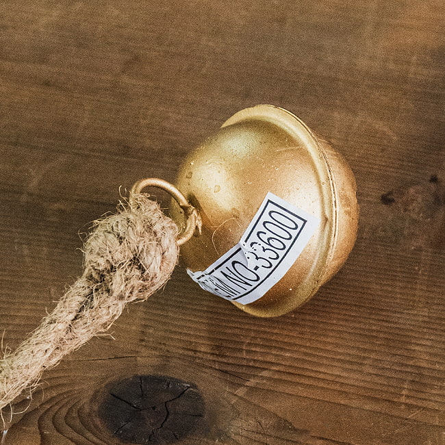 【送料無料・8個セット】ジュート紐の まんまるカウベル インドの素朴な味わい 直径5.5cm程度 7 - 現地の型番が貼付されています…