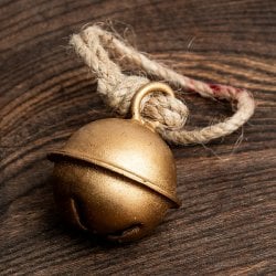 【送料無料・15個セット】ジュート紐の まんまるカウベル インドの素朴な味わい 直径4cm程度