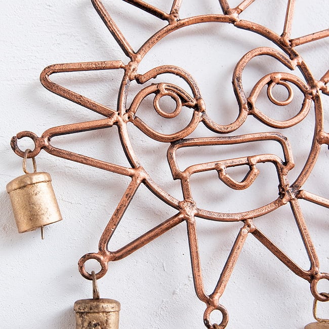 【送料無料・6個セット】インドの銅製ハンギング - 太陽神スーリャ 3 - アップにして撮ってみました。