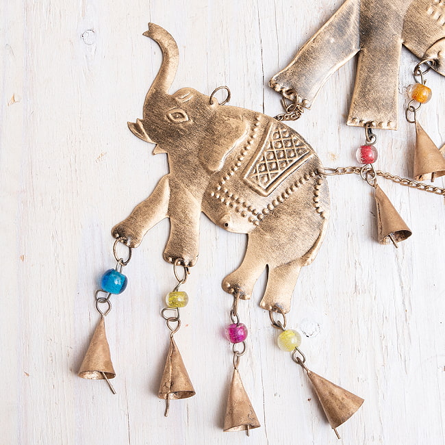 【送料無料・3個セット】 ドアチャイムなどへ！手作りのやさしい音色 インドの銅仕上げハンギング - ぞう2連ゴールド〔約65cm〕 3 - いい雰囲気です