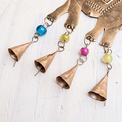 【送料無料・3個セット】 ドアチャイムなどへ！手作りのやさしい音色 インドの銅仕上げハンギング - ぞう2連ゴールド〔約65cm〕 - サブ5