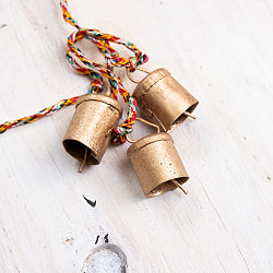 【6個セット】ドアチャイムなどへ!手作りのやさしい音色 インドの銅仕上げカウベル-【2cm*1.5cm*110cm-120cm】 - サブ3